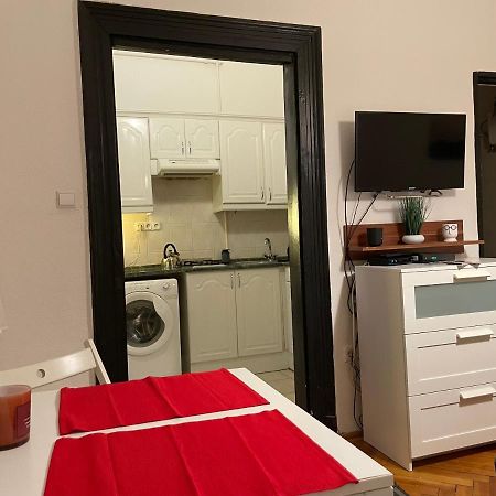 Feel Like Home - Cozy Downtwon Studio For 2 Budapest Kültér fotó