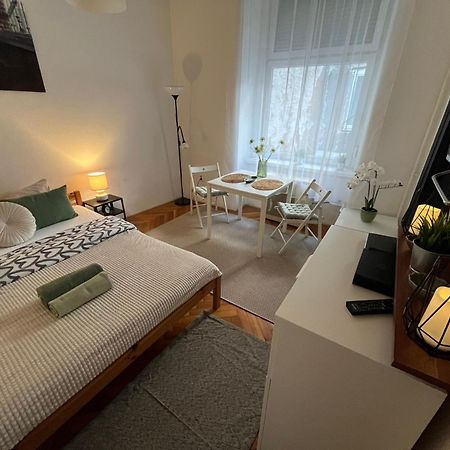 Feel Like Home - Cozy Downtwon Studio For 2 Budapest Kültér fotó