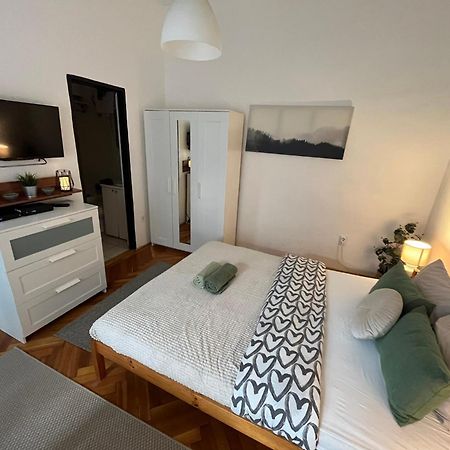 Feel Like Home - Cozy Downtwon Studio For 2 Budapest Kültér fotó
