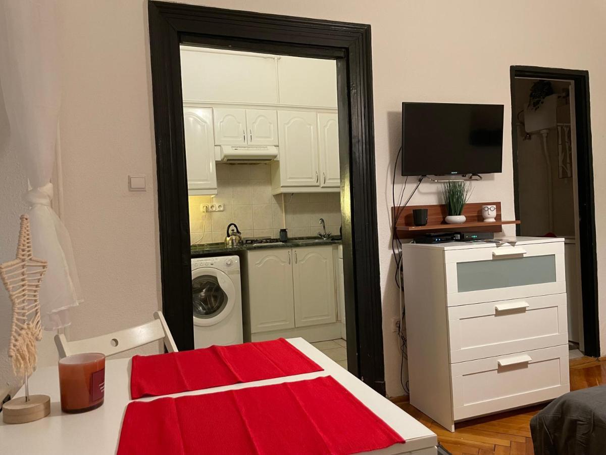 Feel Like Home - Cozy Downtwon Studio For 2 Budapest Kültér fotó
