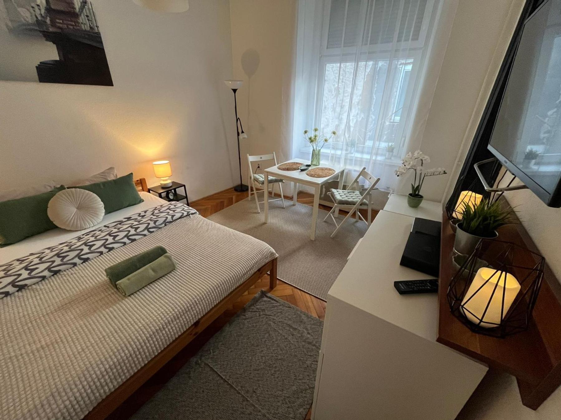 Feel Like Home - Cozy Downtwon Studio For 2 Budapest Kültér fotó