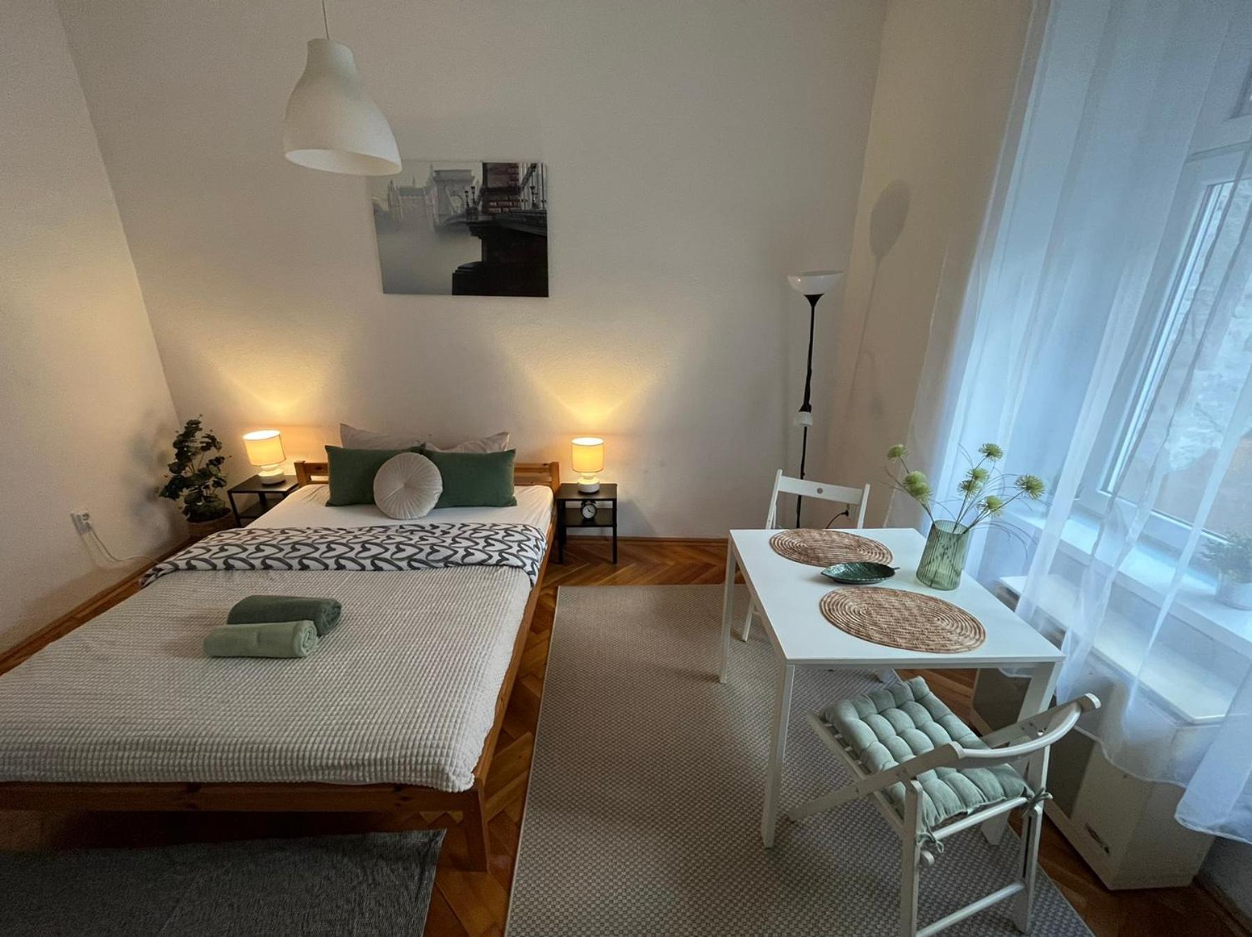 Feel Like Home - Cozy Downtwon Studio For 2 Budapest Kültér fotó