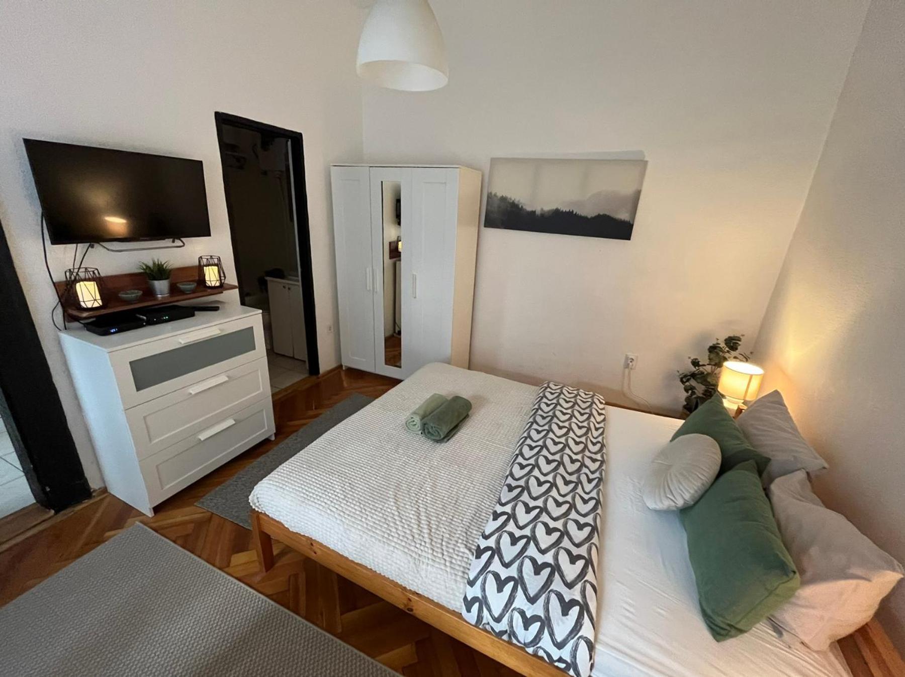 Feel Like Home - Cozy Downtwon Studio For 2 Budapest Kültér fotó